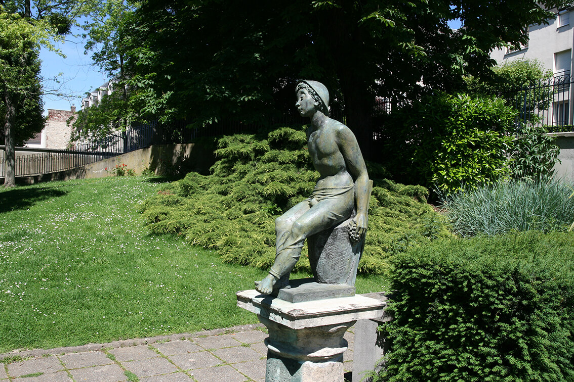 Statue dans le jardin Paul Berthet